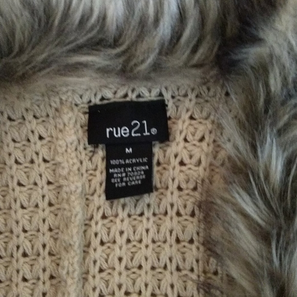 EUC faux fur neck cardigan - Picture 3 of 6